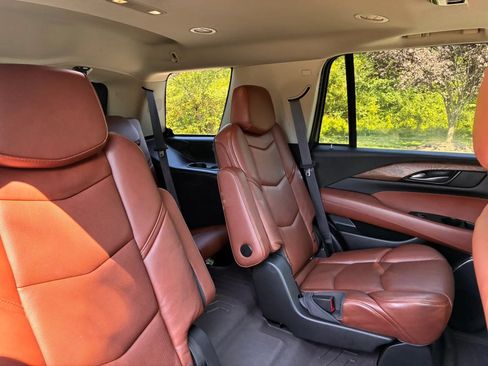 Used 2015 Cadillac Escalade Premium AWD/4WD image 36