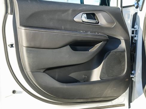 New 2026 Chrysler Voyager LX image 21