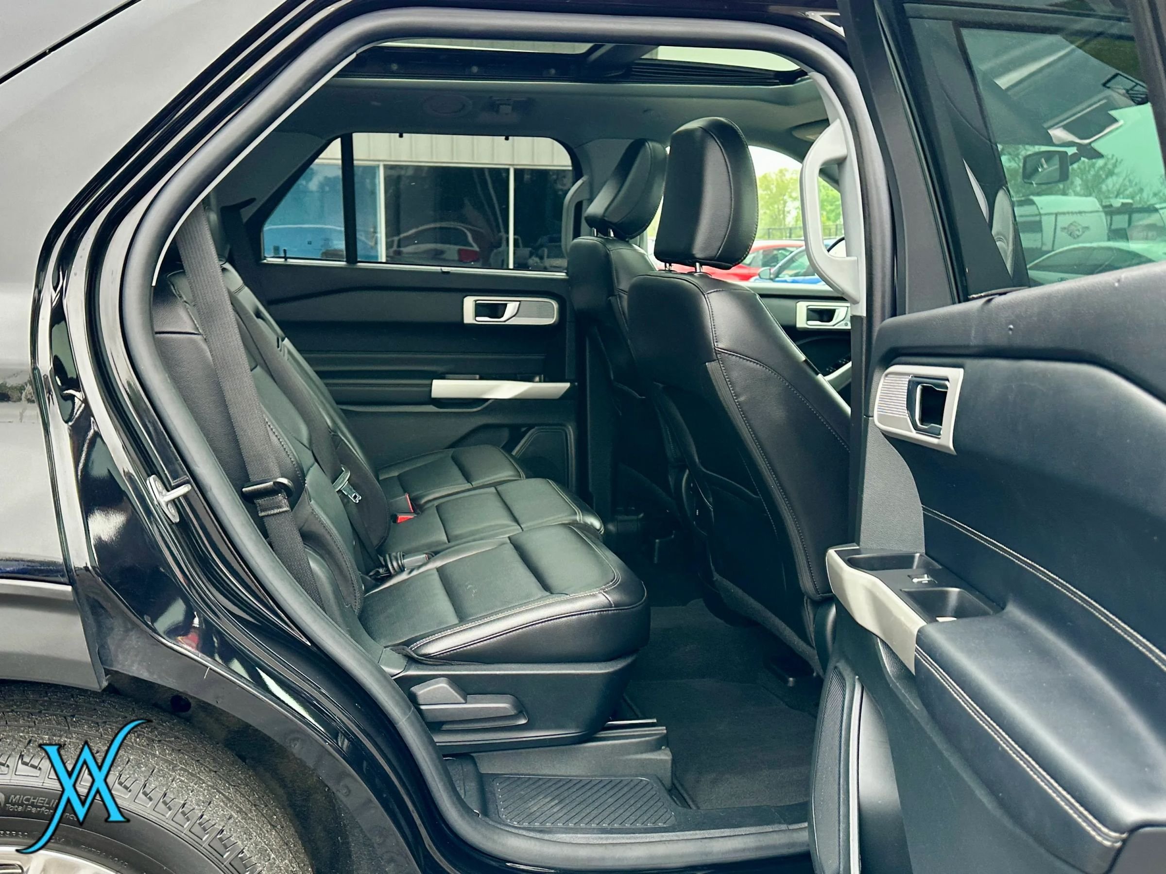 Used 2021 Ford Explorer Limited w/ Hybrid Equipment Group 310A AWD/4WD image 27