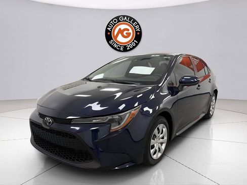 Used 2020 Toyota Corolla LE FWD image 3