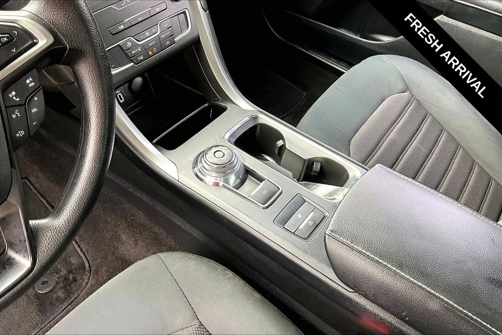 Used 2020 Ford Fusion SE FWD image 12