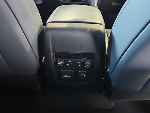 Used 2024 Buick Enclave Premium image 18