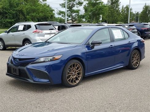 Used 2024 Toyota Camry SE image 2