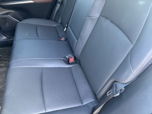 Used 2023 Toyota Venza Limited image 9