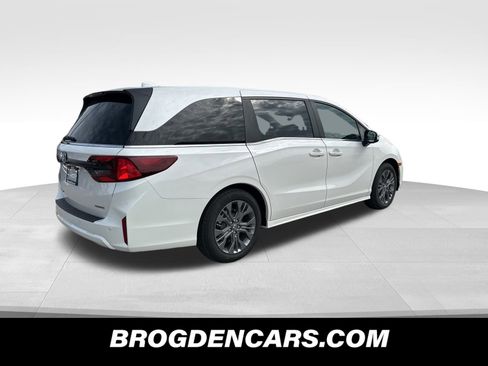 Used 2026 Honda Odyssey Touring image 3