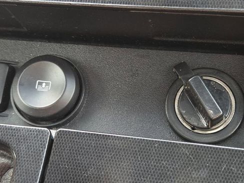 Used 2018 Ford Taurus SHO image 8