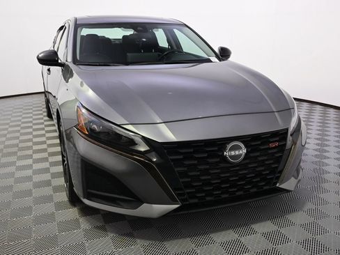 Used 2023 Nissan Altima 2.5 SR w/ SR Premium Package AWD/4WD image 9