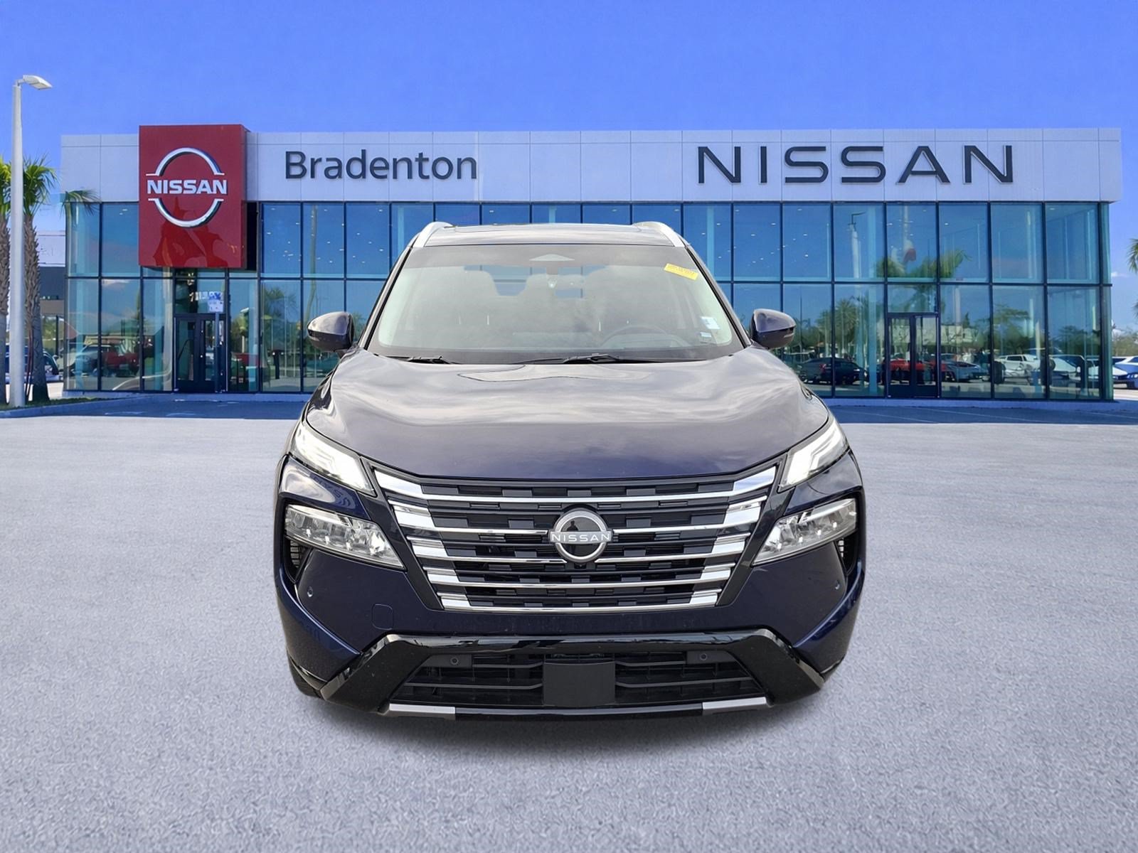 Certified 2025 Nissan Rogue Platinum w/ Tech Package FWD image 2