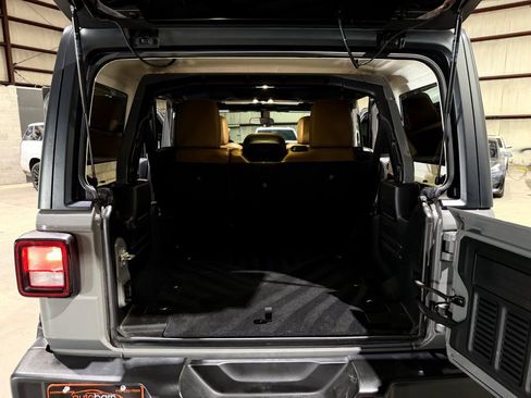 Used 2021 Jeep Wrangler Unlimited Sahara AWD/4WD image 19