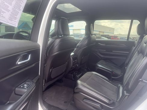 Used 2024 Jeep Grand Cherokee L Altitude AWD/4WD image 29