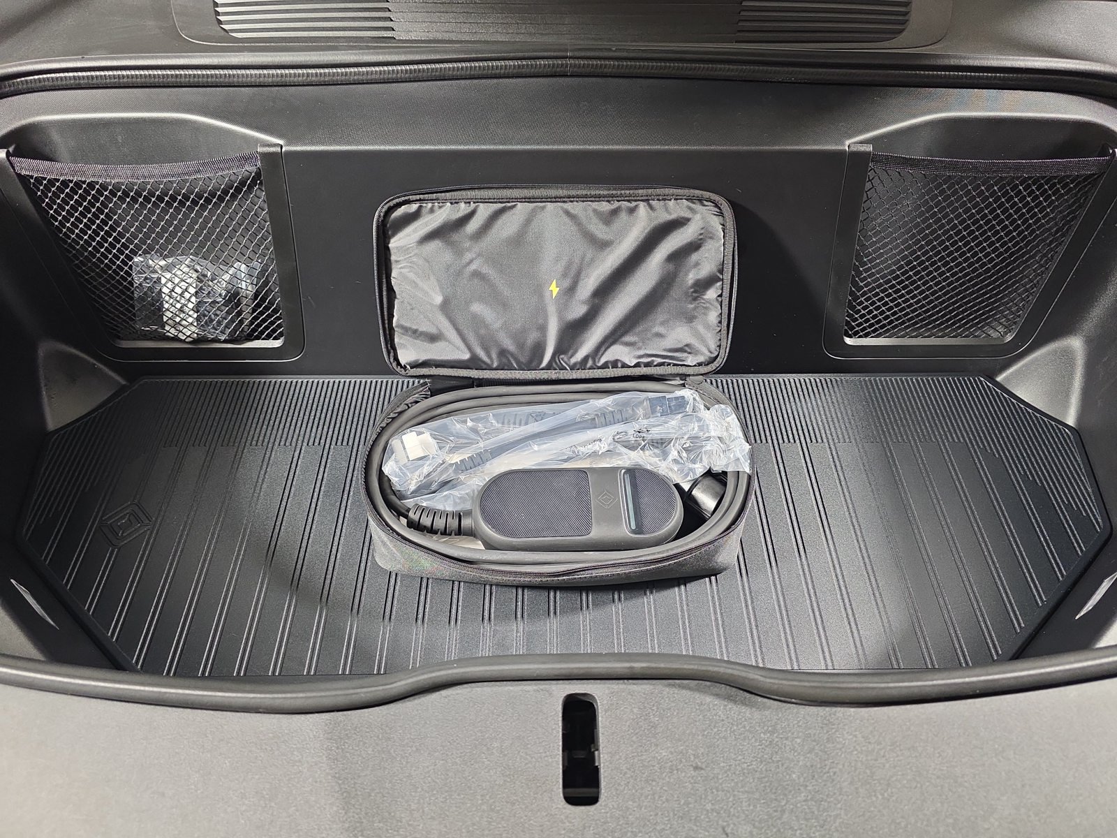 Used 2025 Rivian R1S Adventure Dual AWD/4WD image 14