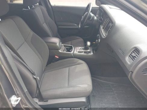 Used 2019 Dodge Charger SXT RWD image 4