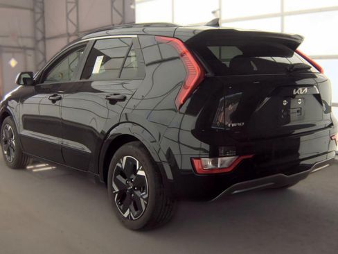 Certified 2023 Kia Niro Wind w/ Wind Preserve Package FWD image 8