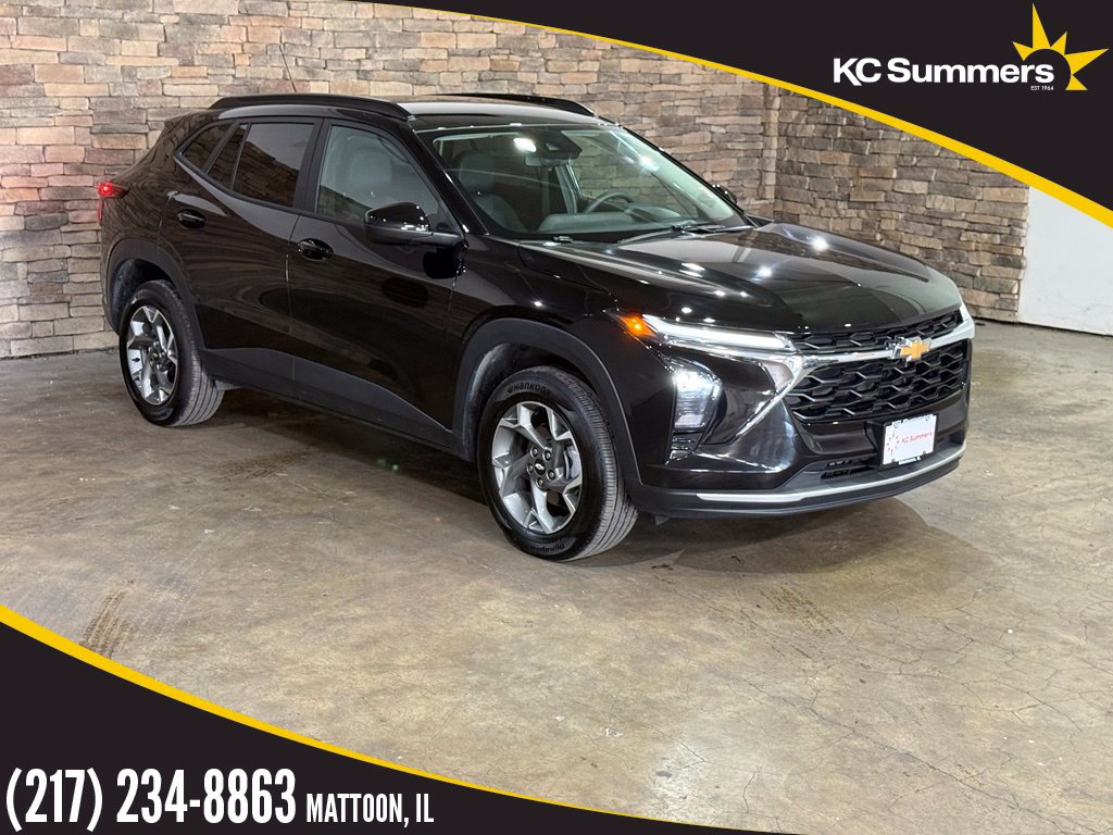 Used 2025 Chevrolet Trax LT FWD image 1