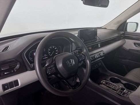 Used 2023 Honda Pilot LX image 9