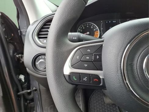 Used 2023 Jeep Renegade Latitude AWD/4WD image 23