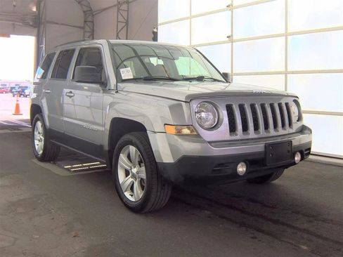 Used 2015 Jeep Patriot Latitude AWD/4WD image 4