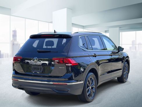 Used 2024 Volkswagen Tiguan SE w/ Panoramic Sunroof Package AWD/4WD image 4