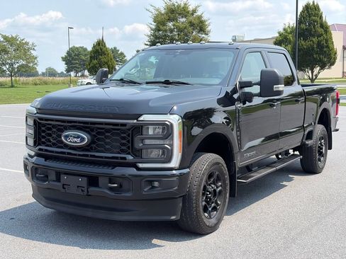 Used 2023 Ford F250 XLT w/ XLT Premium Package AWD/4WD image 4
