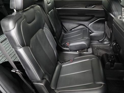 Used 2021 Jeep Grand Cherokee L Limited AWD/4WD image 27