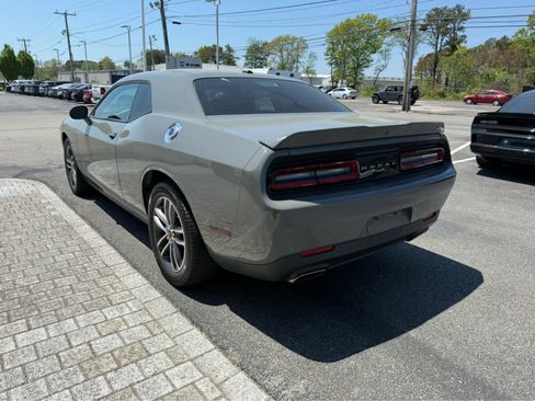 Used 2019 Dodge Challenger SXT AWD/4WD image 5