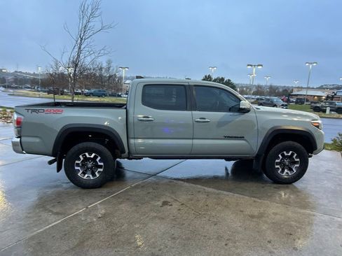 Used 2023 Toyota Tacoma TRD Off-Road AWD/4WD image 9