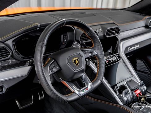 Used 2022 Lamborghini Urus image 28