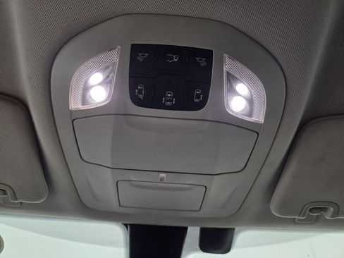 Used 2017 Chrysler Pacifica Touring-L FWD image 14