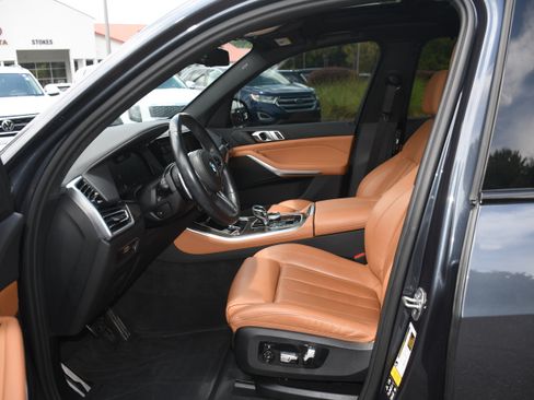 Used 2022 BMW X5 xDrive40i w/ M Sport Package AWD/4WD image 7