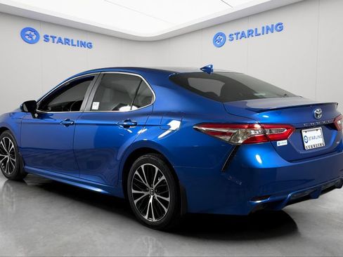 Used 2020 Toyota Camry SE FWD image 5