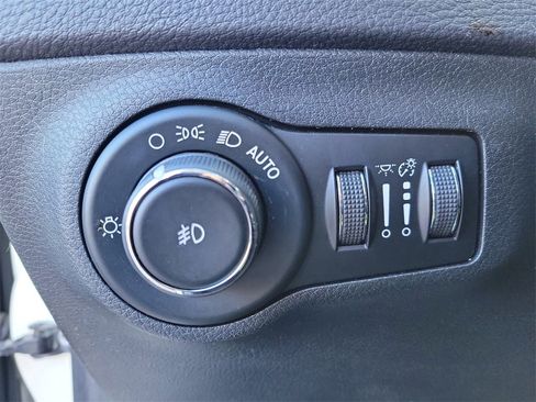 Used 2018 Jeep Compass Latitude w/ Popular Equipment Group image 25