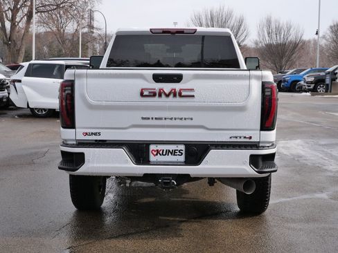 Used 2025 GMC Sierra 2500 AT4 image 8