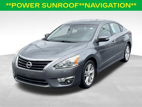 Used 2014 Nissan Altima 2.5 SV w/ Convenience Package image 3