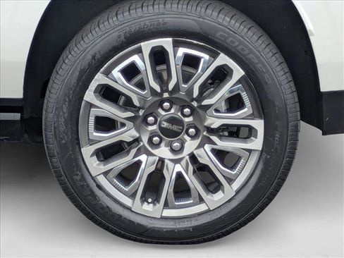 Used 2023 GMC Yukon XL Denali Ultimate image 25