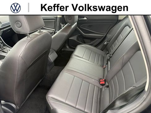 Used 2024 Volkswagen Jetta SE FWD image 7