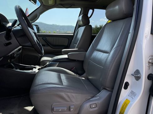 Used 2002 Toyota Sequoia Limited image 14