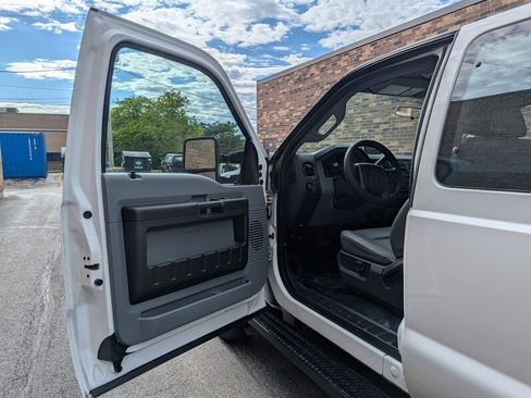Used 2014 Ford F250 XL w/ Power Equipment Group AWD/4WD image 17