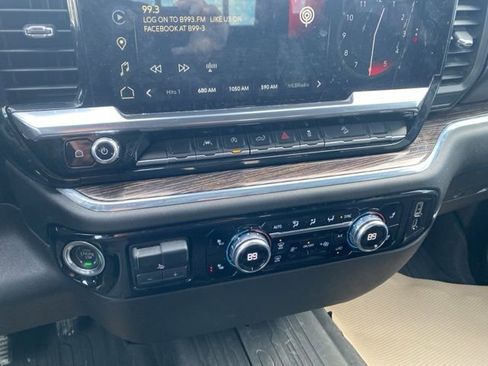 Used 2023 GMC Sierra 1500 SLE image 13