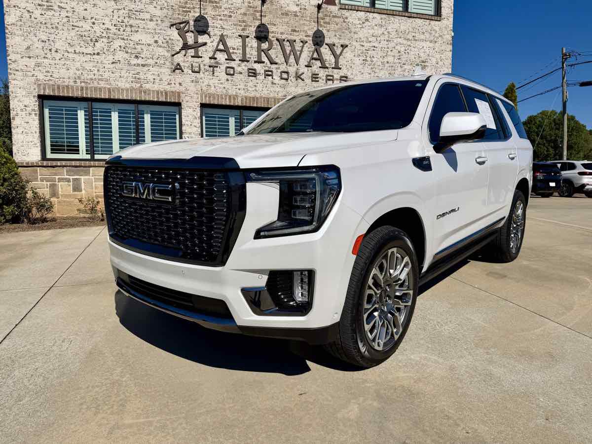 Used 2023 GMC Yukon Denali Ultimate AWD/4WD image 2