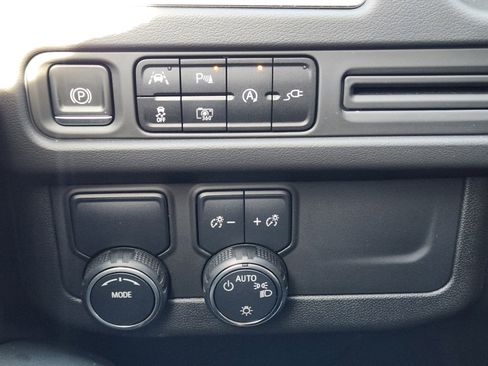 Certified 2022 Chevrolet Suburban RST w/ Sport Performance Package image 23