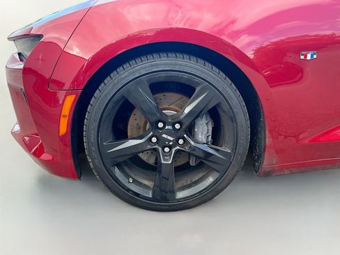 Used 2018 Chevrolet Camaro SS RWD image 32