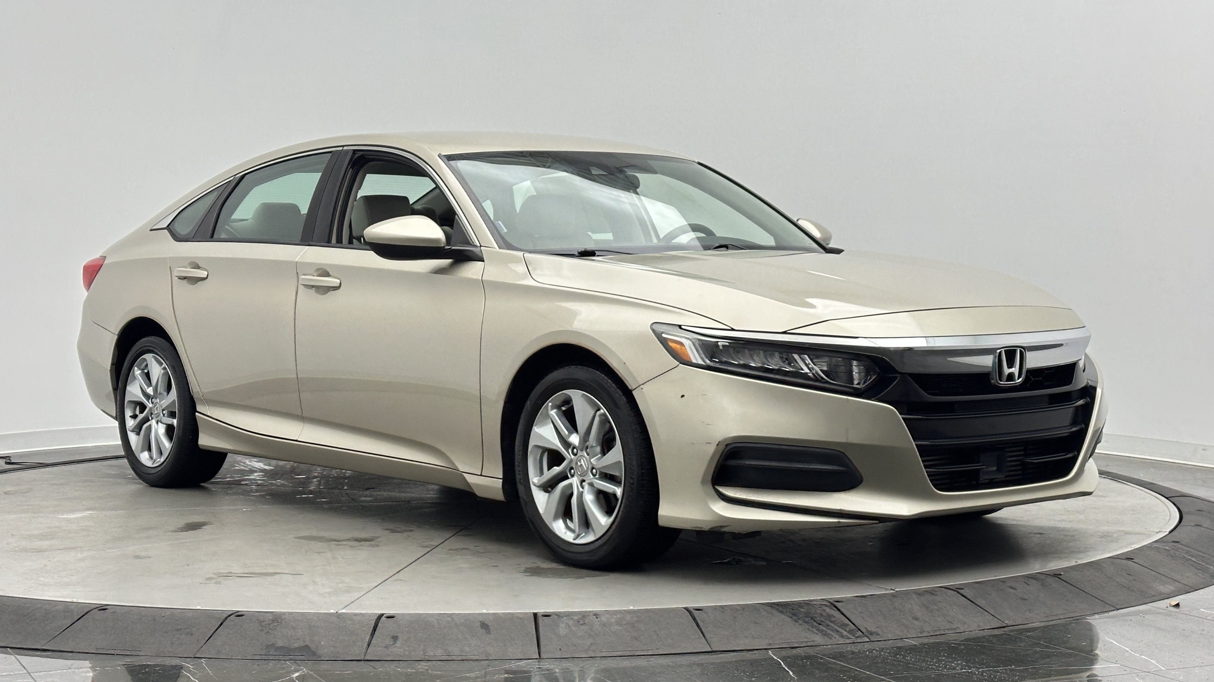 Used 2018 Honda Accord LX image 3