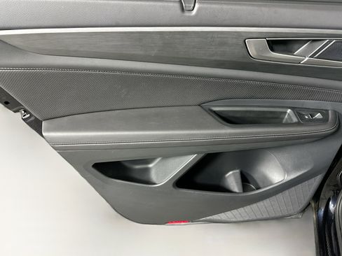 Used 2025 Volkswagen Atlas Cross Sport SE image 26