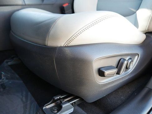 Used 2021 Toyota RAV4 XLE Premium image 12