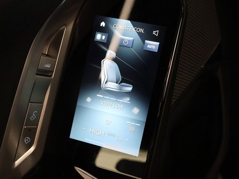 Used 2025 BMW 740i xDrive image 40