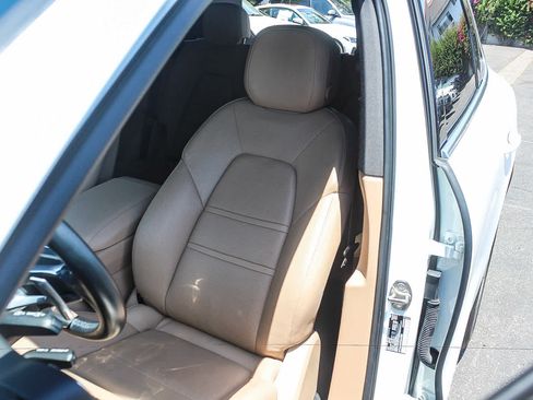Used 2023 Porsche Cayenne Platinum Edition AWD/4WD image 25