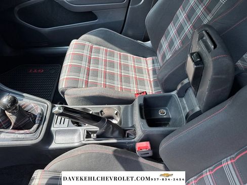 Used 2017 Volkswagen Golf 4-Door FWD image 13