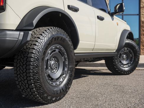 New 2025 Ford Bronco Badlands image 11