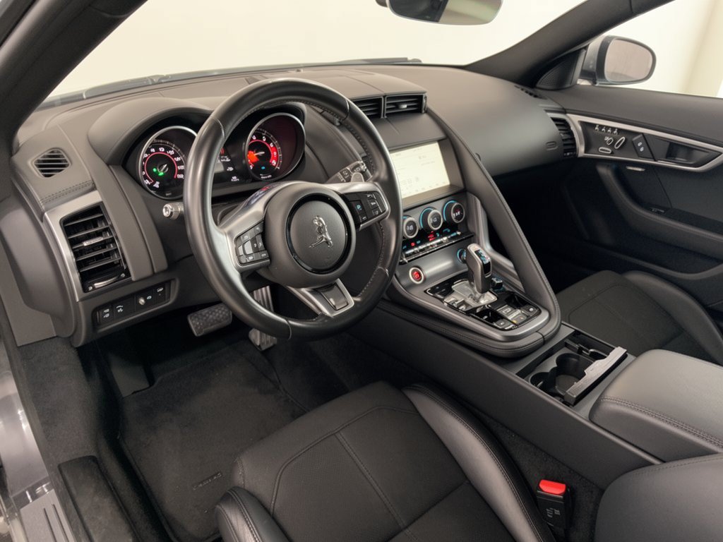 Used 2020 Jaguar F-TYPE Convertible RWD image 4