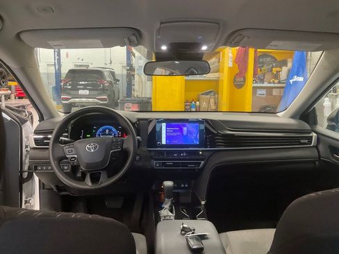 Used 2025 Toyota Camry LE FWD image 14